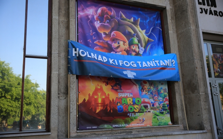 Demonstráció a státusztörvény ellen - fotó: 