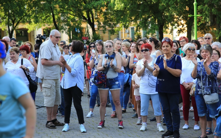 Demonstráció a státusztörvény ellen - fotó: 