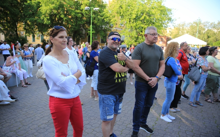 Demonstráció a státusztörvény ellen - fotó: 