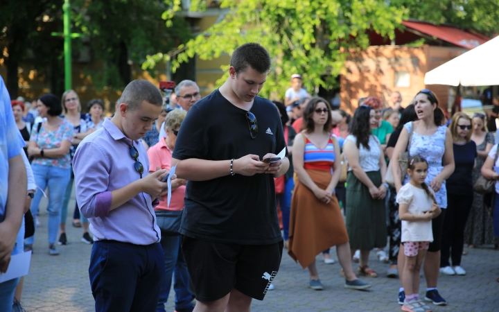 Demonstráció a státusztörvény ellen - fotó: 