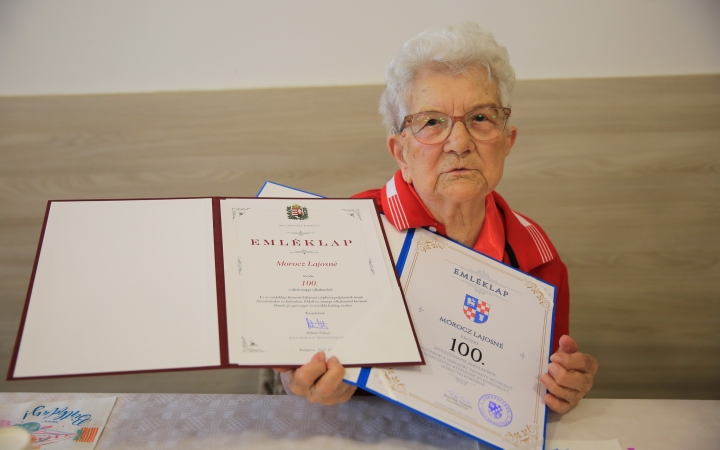Családi körben köszöntötték 100. születésnapján - fotó: 