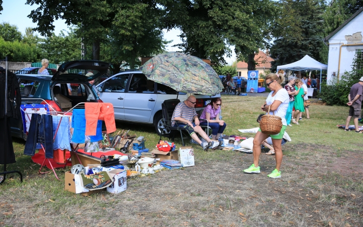 Közösségi kincsvadászat a volt újtelepi iskola udvarán - fotó: 