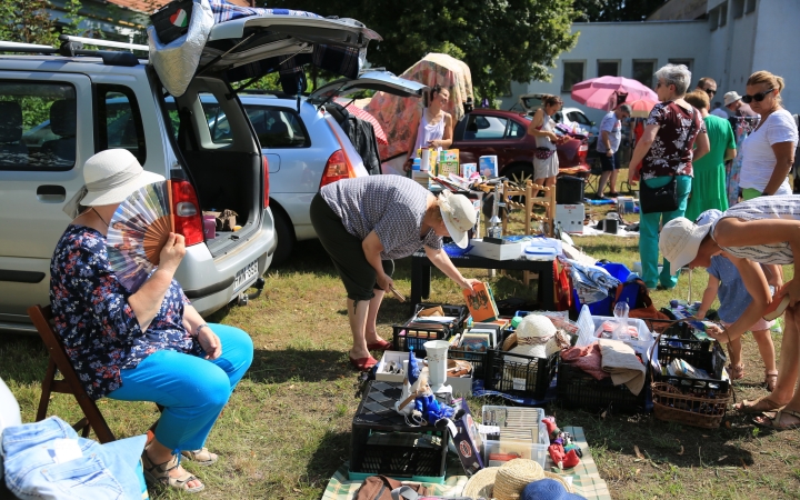 Közösségi kincsvadászat a volt újtelepi iskola udvarán - fotó: 