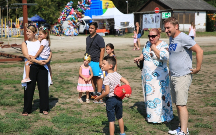 Újvárosi Fesztivál – a zászlóbontás képei - fotó: 