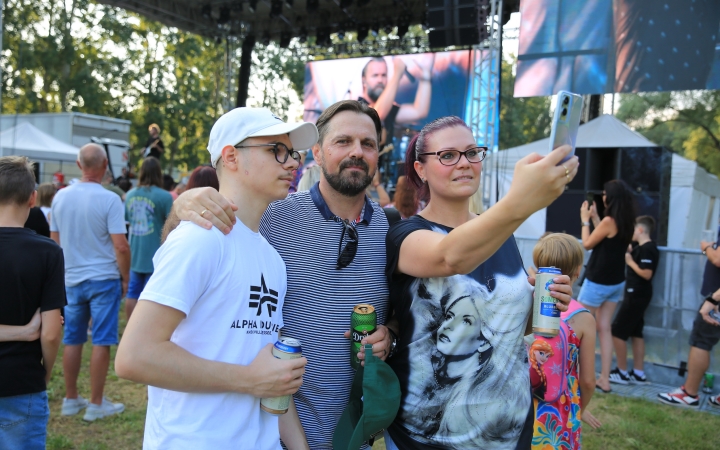 Újvárosi Fesztivál – a zászlóbontás képei - fotó: 