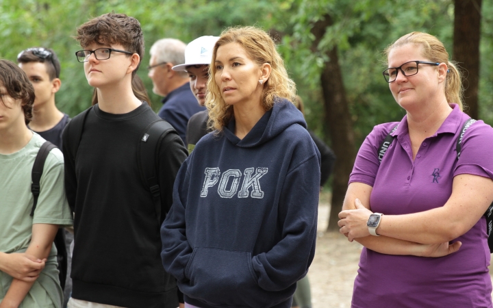 Az erdei tornapálya megtisztítása - fotó: 