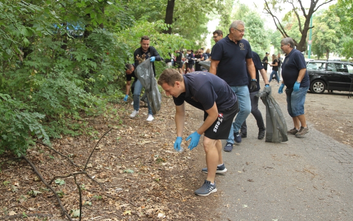 Az erdei tornapálya megtisztítása - fotó: 