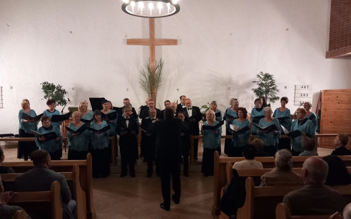 Nemes célért énekeltek, muzsikáltak - fotó: 