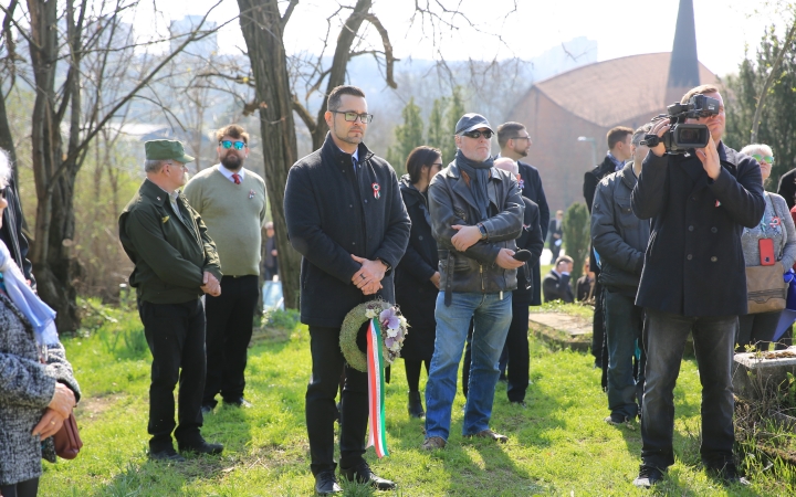 Ünnepség a forradalmi emlékműnél, megemlékezés Rosti Pál sírjánál - fotó: 