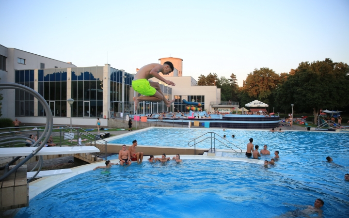 Strandok Éjszakája az élményfürdőben (2024) - fotó: 