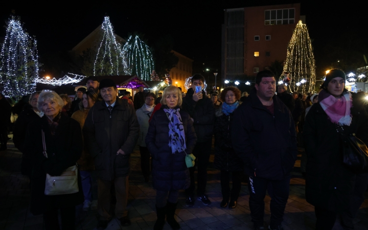 Advent első vasárnapja a Városháza téren (2024) - fotó: 