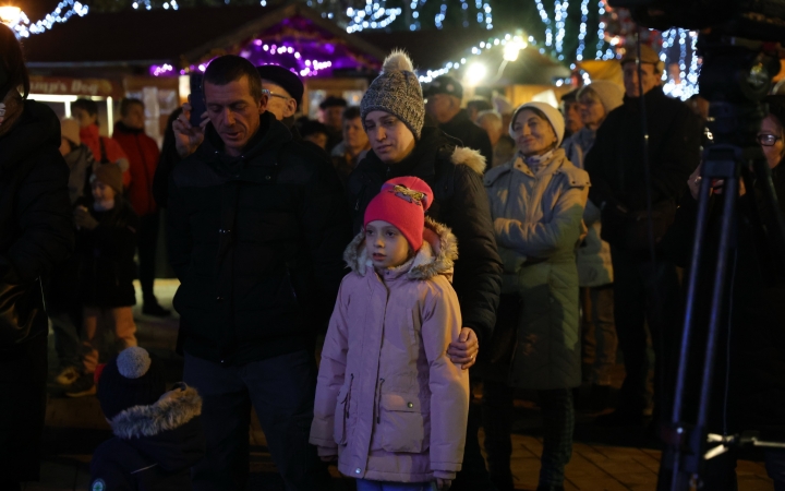 Advent első vasárnapja a Városháza téren (2024) - fotó: 