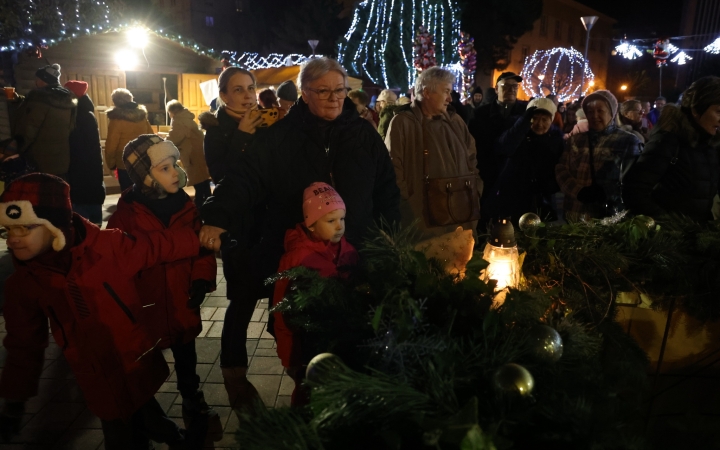 Advent első vasárnapja a Városháza téren (2024) - fotó: 