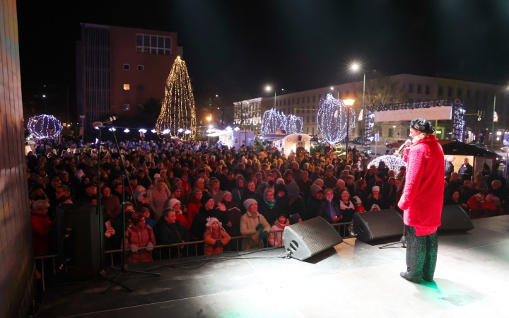 Advent első vasárnapja a Városháza téren (2024) - fotó: 