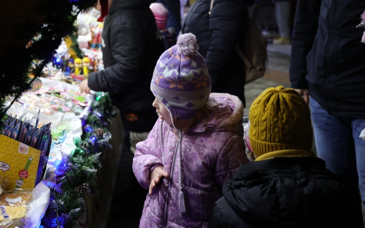 Advent első vasárnapja a Városháza téren (2024) - fotó: 