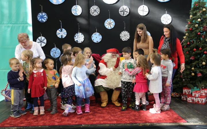 Joulupukki a Béke városrészben - fotó: 