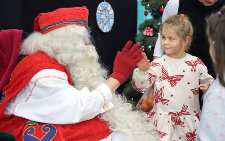 Joulupukki a Béke városrészben - fotó: 