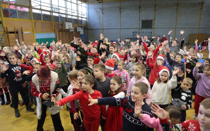 Joulupukki a Béke városrészben - fotó: 