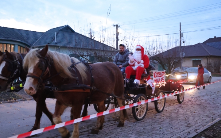 Újtelepre is megérkezett a Mikulás (galéria) - fotó: 