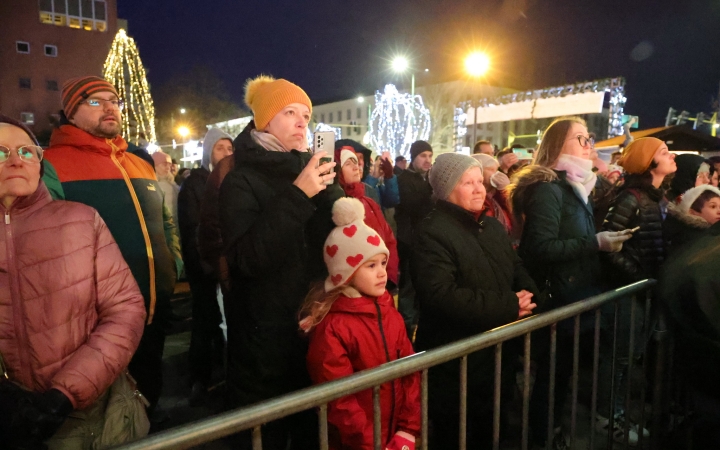 A negyedik adventi láng is lobog a Városháza téren - fotó: 