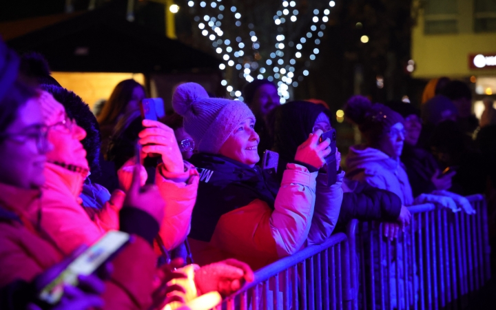 A negyedik adventi láng is lobog a Városháza téren - fotó: 