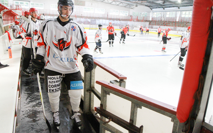 A Dunaújvárosi Acélbikák első jeges edzése - fotó: Ónodi Zoltán