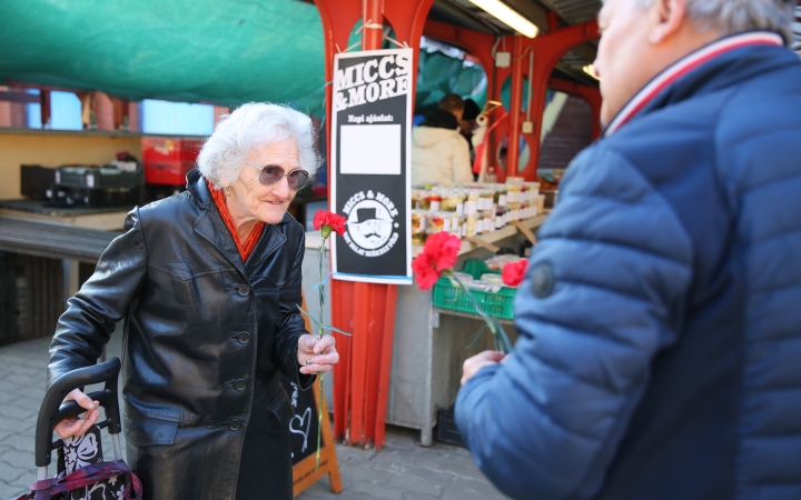 Nőnapi virág- és eseményözön - fotó: 