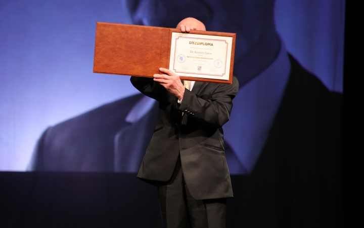 Díjátadó és szoboravatás az ünnepen - fotó: 