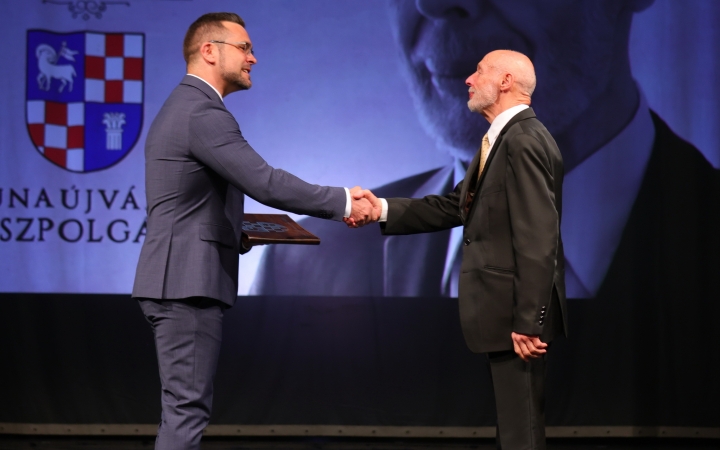 Díjátadó és szoboravatás az ünnepen - fotó: 