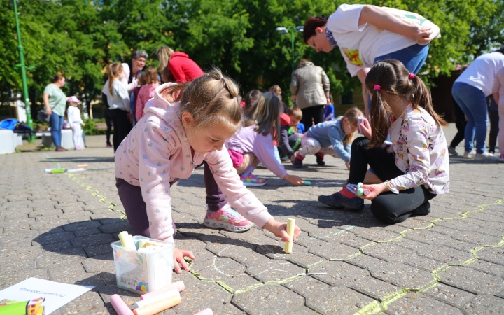 DLSZ-rajzverseny a mozi előtt (2025) - fotó: 