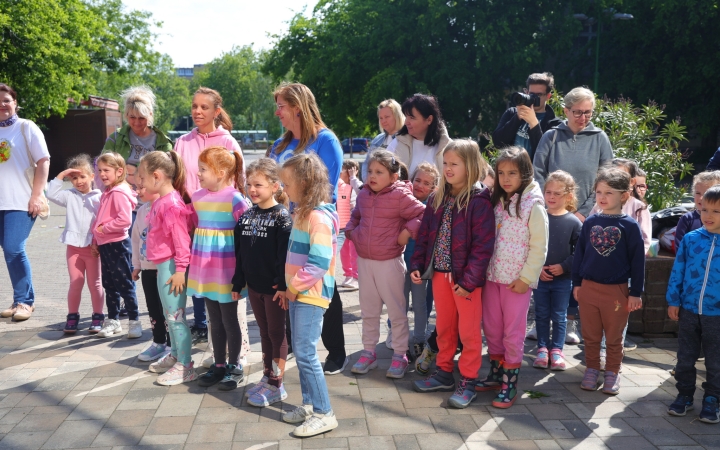 DLSZ-rajzverseny a mozi előtt (2025) - fotó: 