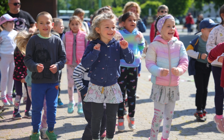 DLSZ-rajzverseny a mozi előtt (2025) - fotó: 