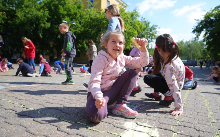 DLSZ-rajzverseny a mozi előtt (2025) - fotó: 