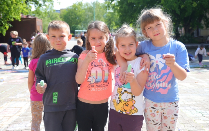 DLSZ-rajzverseny a mozi előtt (2025) - fotó: 