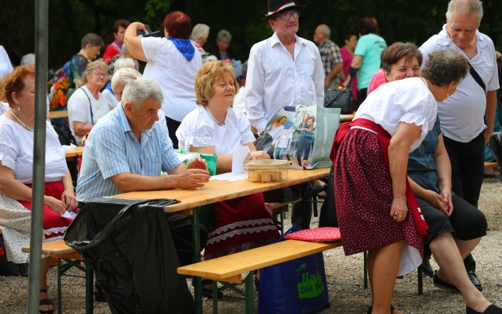 Hagyd otthon az unokád! (2025) - fotó: 