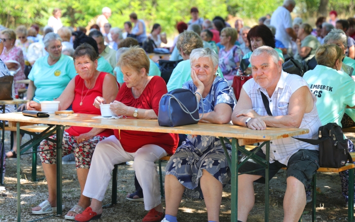 Hagyd otthon az unokád! (2025) - fotó: 