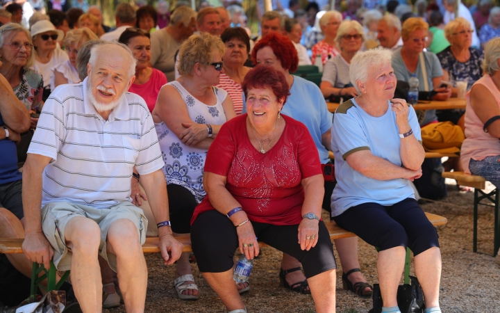 Hagyd otthon az unokád! (2025) - fotó: 