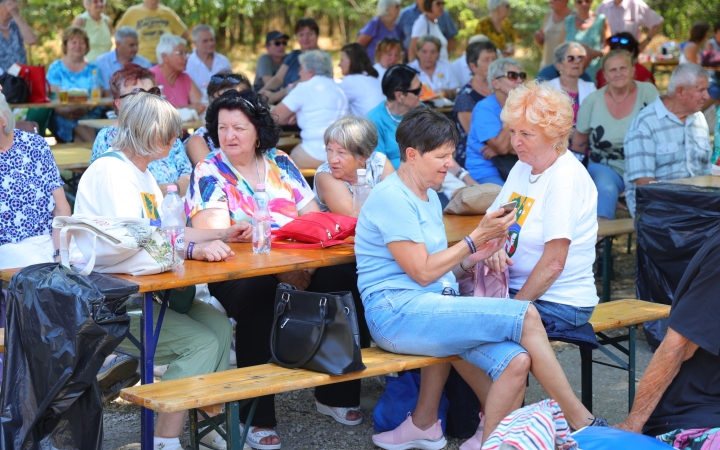 Hagyd otthon az unokád! (2025) - fotó: 