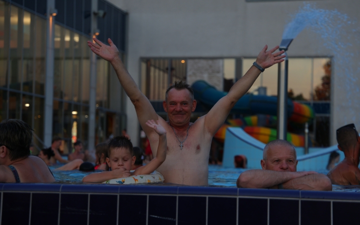 Holdfényfürdő (2025) - fotó: 