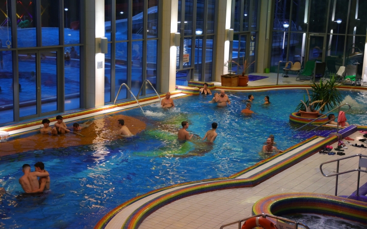 Nyárzáró esti buli az élményfürdőben - fotó: 