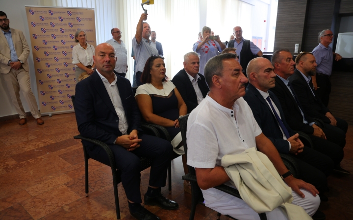 A közgyűlési terem névadó ünnepsége - fotó: 
