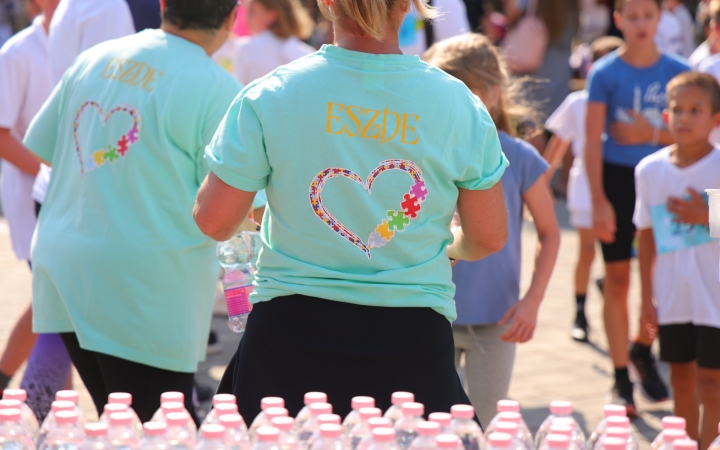 Fuss velünk, fuss értünk (2025) - fotó: 