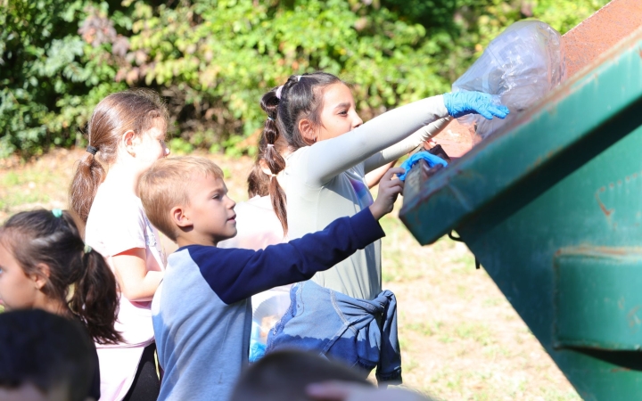 Együtt takarítottak a tiszta Dunaújvárosért! - fotó: 