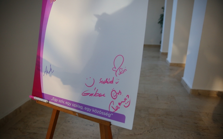 Figyelj rá(n)k! (2025) - fotó: Figyelj rá(n)k! (2025) - fotó: