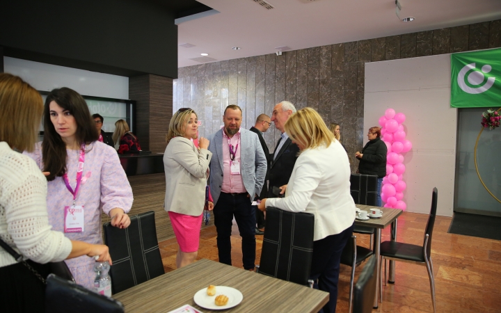 Figyelj rá(n)k! (2025) - fotó: Figyelj rá(n)k! (2025) - fotó: