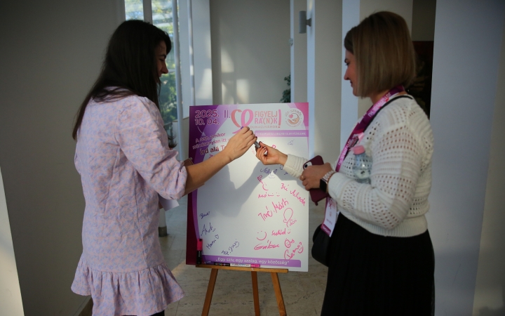 Figyelj rá(n)k! (2025) - fotó: Figyelj rá(n)k! (2025) - fotó: