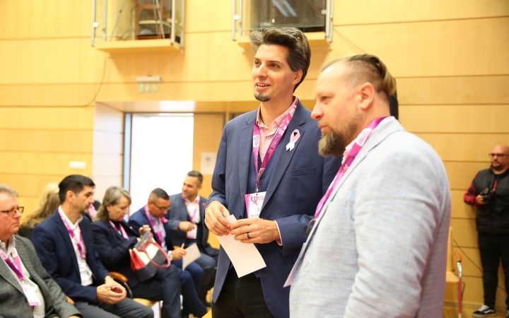 Figyelj rá(n)k! (2025) - fotó: Figyelj rá(n)k! (2025) - fotó: