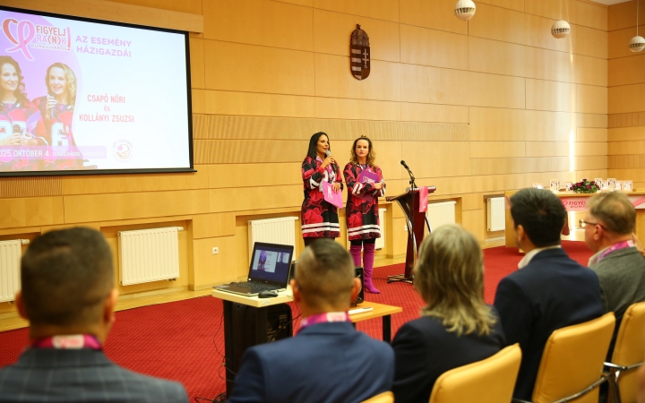 Figyelj rá(n)k! (2025) - fotó: Figyelj rá(n)k! (2025) - fotó: