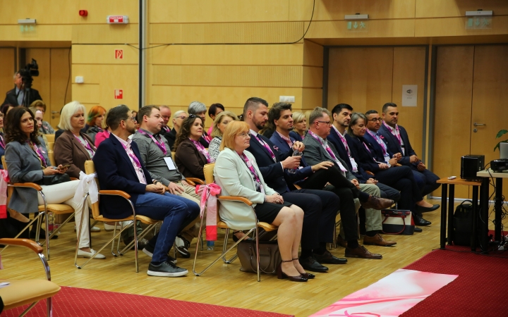 Figyelj rá(n)k! (2025) - fotó: Figyelj rá(n)k! (2025) - fotó: