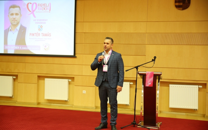 Figyelj rá(n)k! (2025) - fotó: Figyelj rá(n)k! (2025) - fotó: